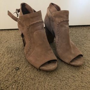 Vince Camuto peep toe suede booties heels 8.5